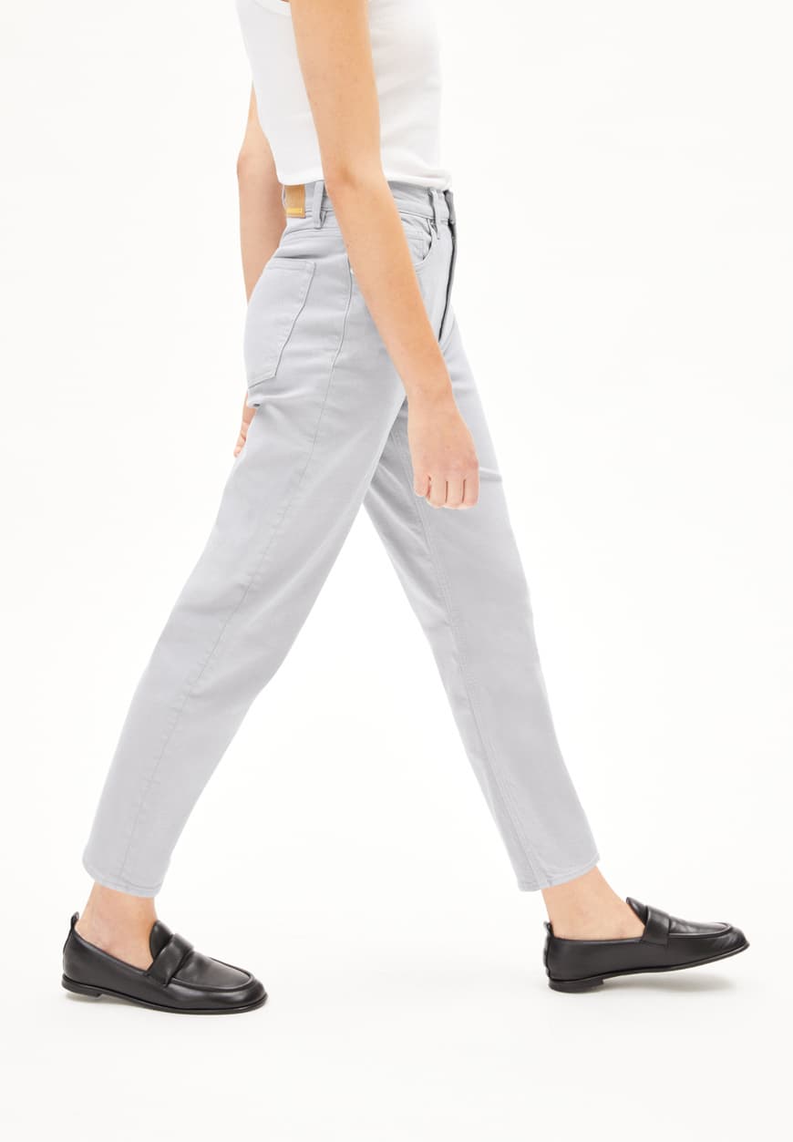 Armedangels MAIRAA Denims / 5 Pockets Mom in misty morning