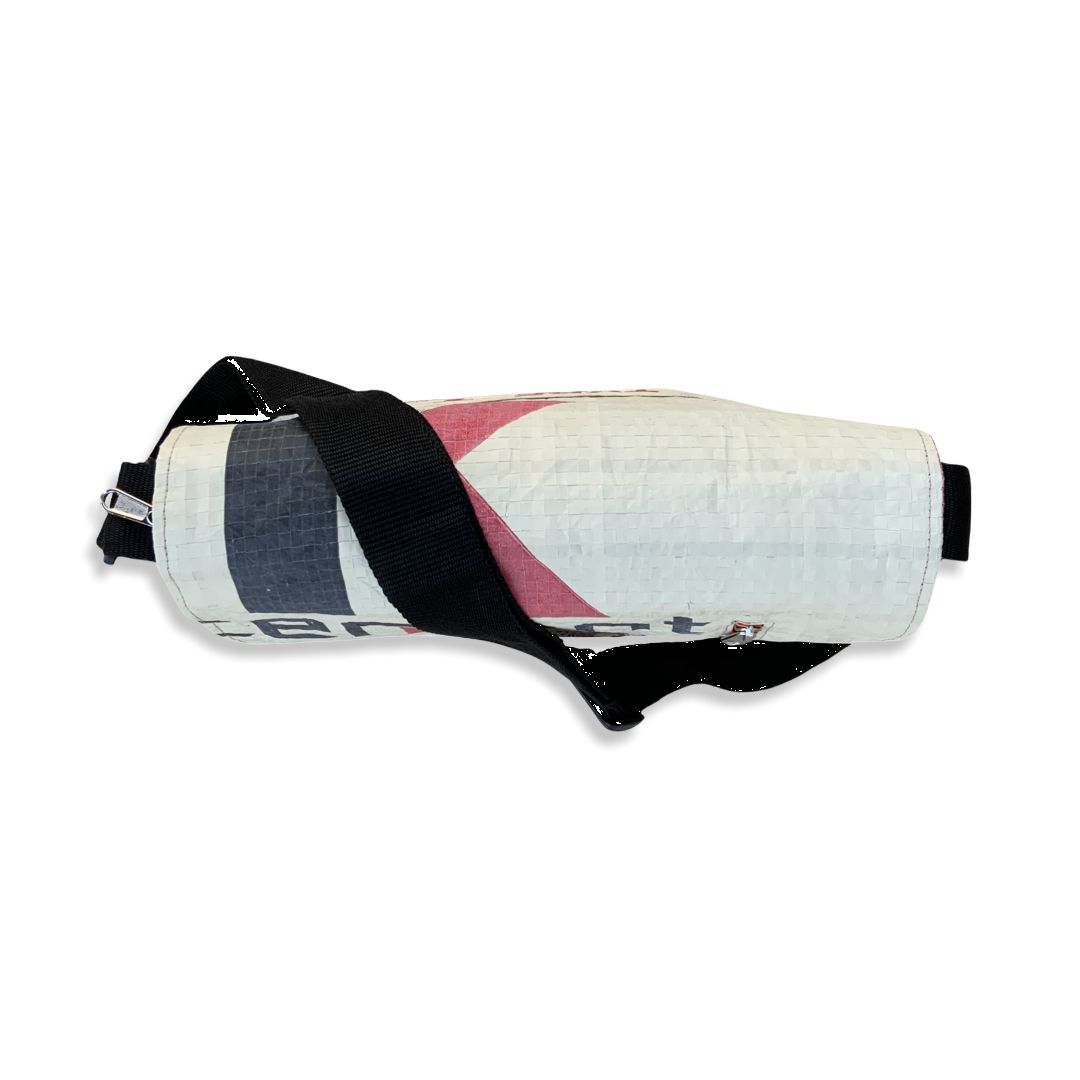 Beadbags Beadbags Umhängetasche “Joseph” aus recycelten Zementsack mit Hafengurt CR6 rot/weiss