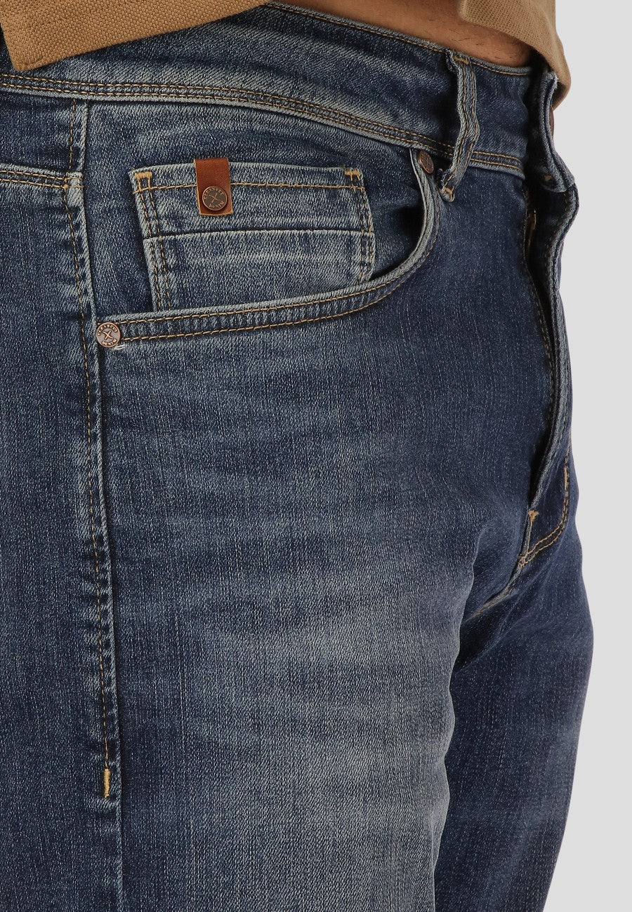 Dunkel Gewaschene Jeans von Clean Cut Copenhagen mit Stretch Anteil.