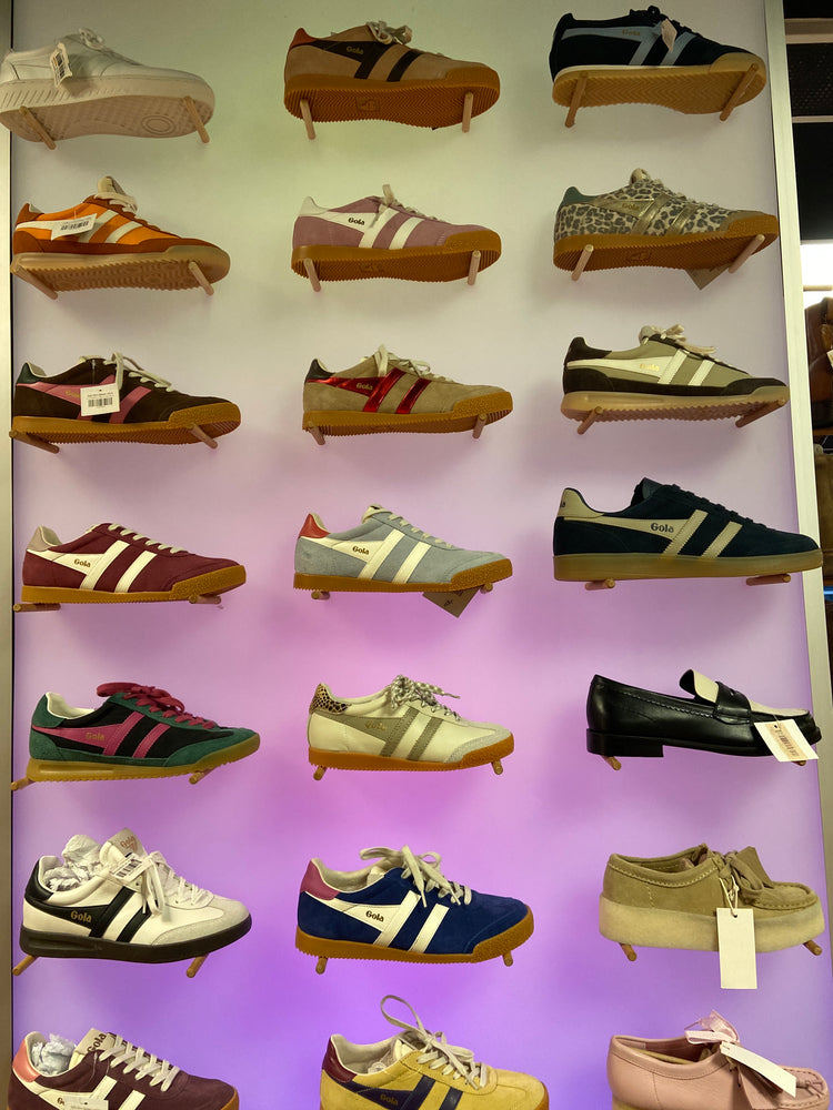 Schuhe und Sneaker