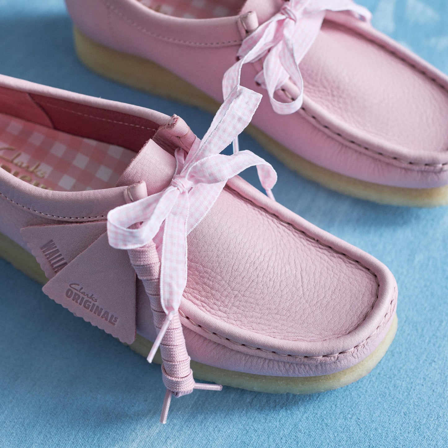 Originals Wallabee. Baby Pink Lea