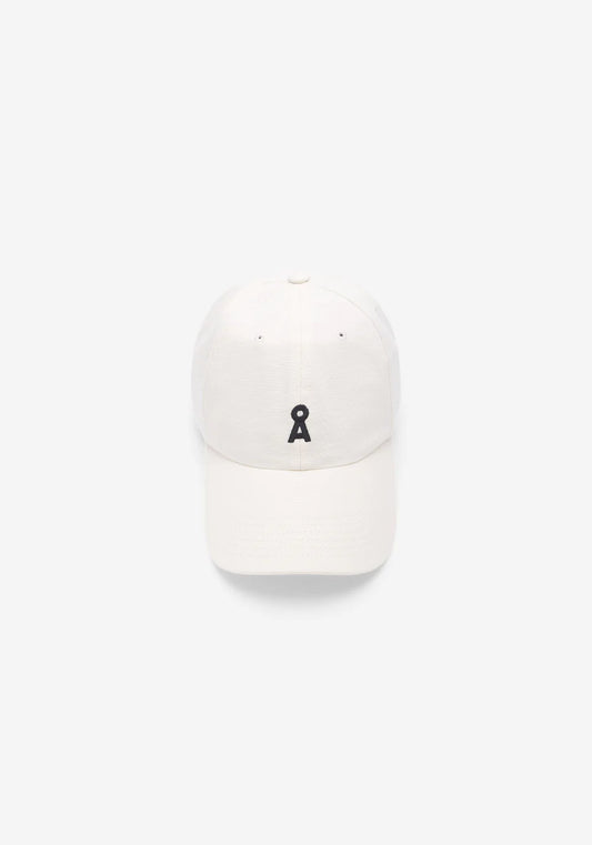 Armedangels YENAAS BOLD CAP FS26 in oatmilk-black
