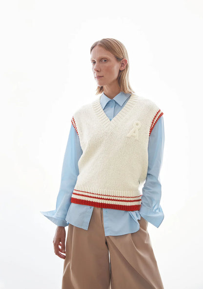 Armedangels ICONIC Å COLLEGE KNIT VEST FS26 in oatmilk-mars red