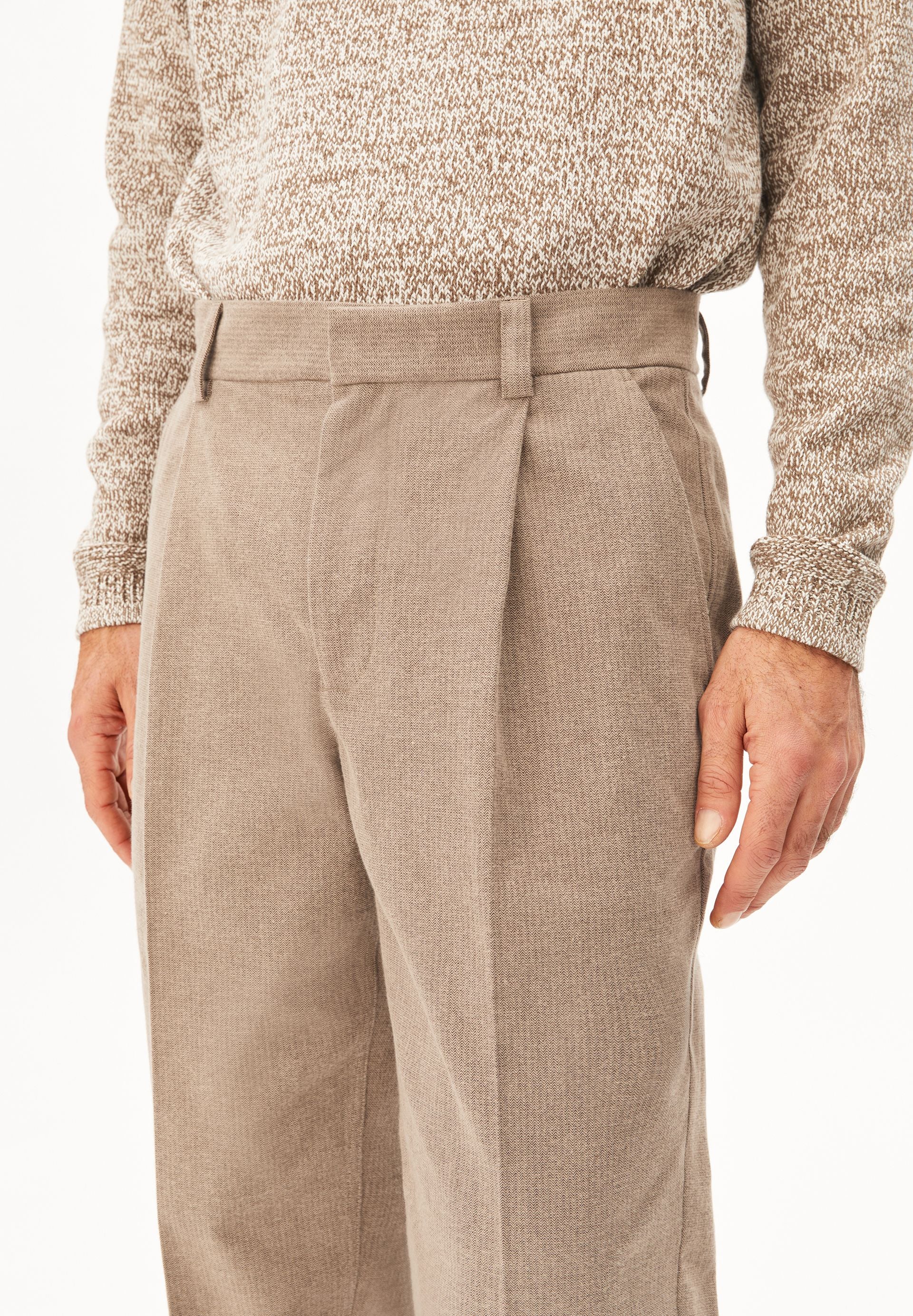 Armedangels Taamir Structure Pleated Pant Herren in honey reed