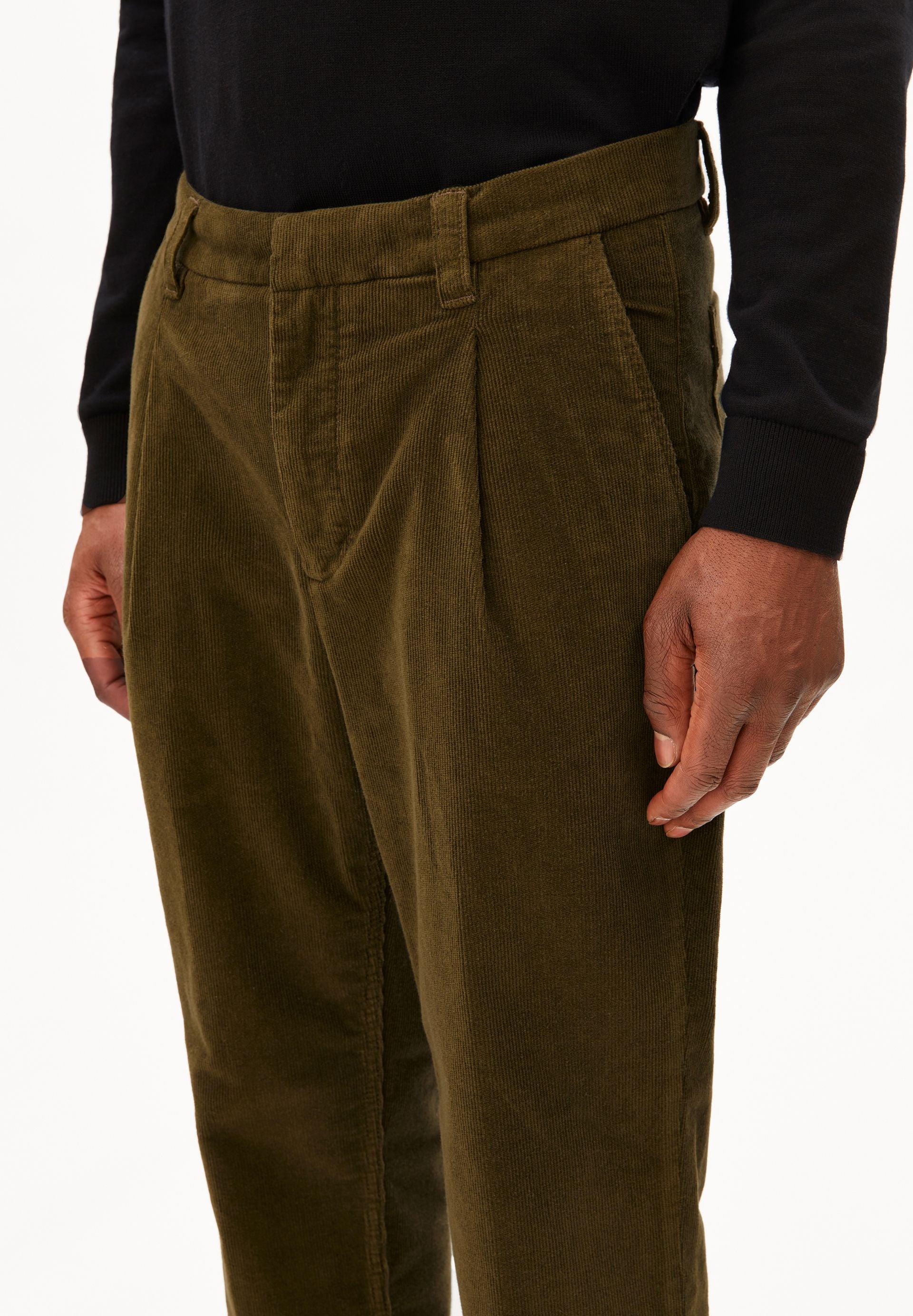 Armedangels Taamir Corduroy Pleated Pant Herren in dark earth