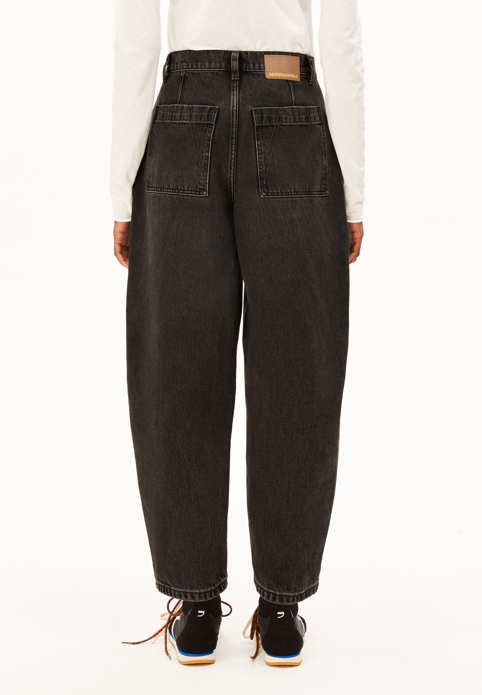 Armedangels Baarly High Worker Barrel Jean Damen in nutmeg