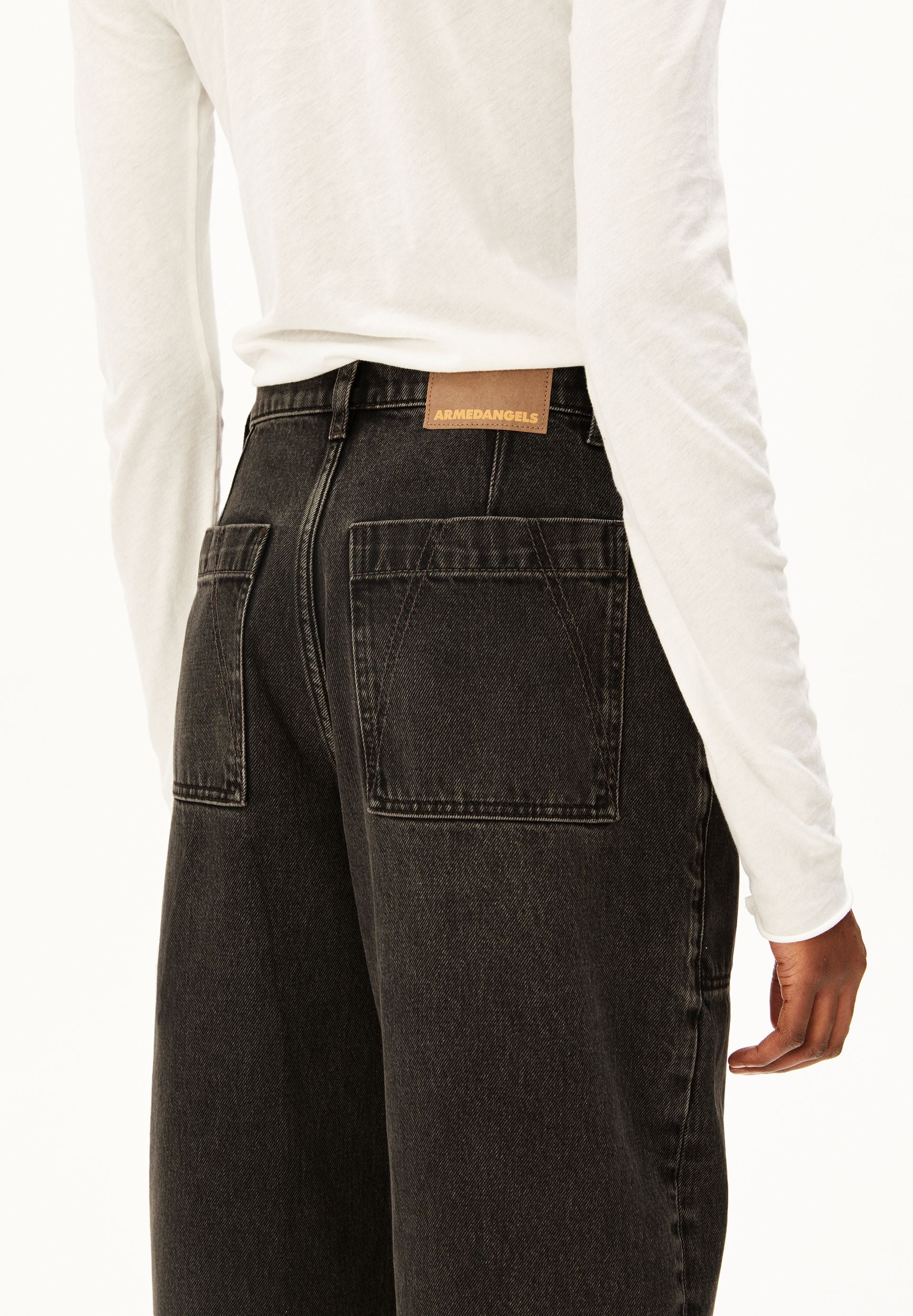 Armedangels Baarly High Worker Barrel Jean Damen in nutmeg