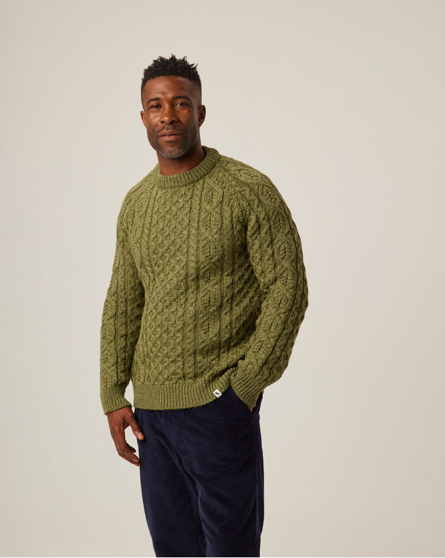 Peregrine Men Hudson Aran jumper in Apple