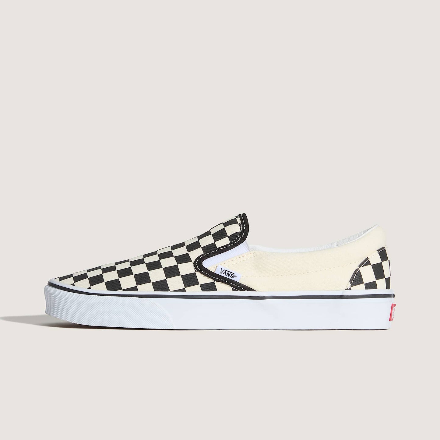 Vans Classic Slip-On VN000EYEBWW – Schwarz/Weiß Checkerboard, Seitenansicht