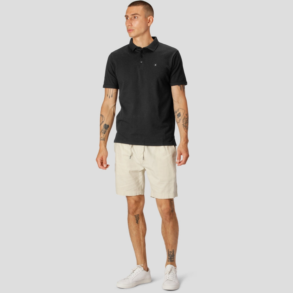 Barcelona Shorts von Clean Cut Copenhagen in Creme weiß aus 55% Baumwolle und 45% Leinen.