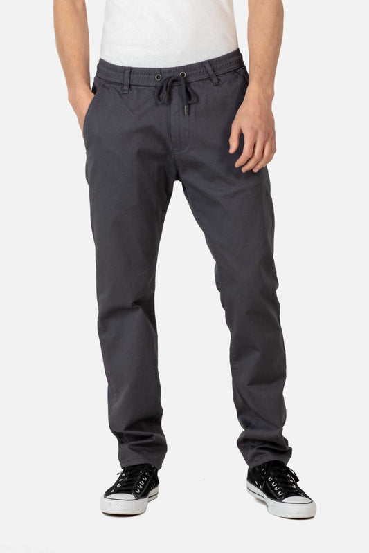 Die Reell Reflex easy ST Pant ist eine bequeme Chino.