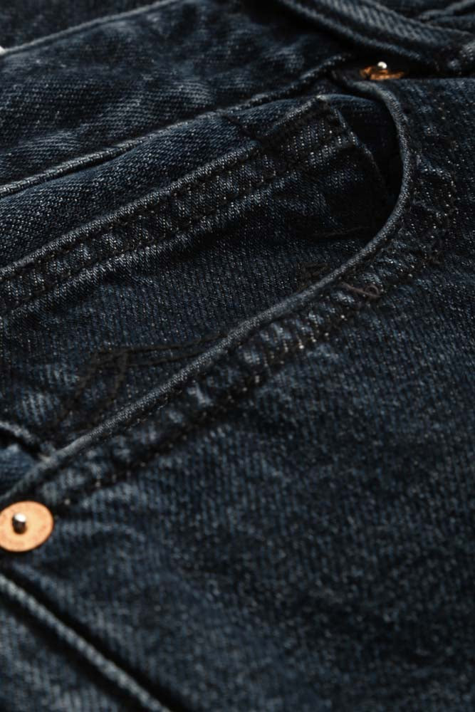 Jenas Hose von Kings Of Indigo in Dunkel Blauer Waschung in klassischem Five Pocket Style Design.