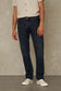 Jenas Hose von Kings Of Indigo in Dunkel Blauer Waschung in klassischem Five Pocket Style Design.