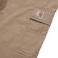 Cargo Shorts in farbe dunkelbeige mit Carhartt WIP Label an einer Seitentasche.