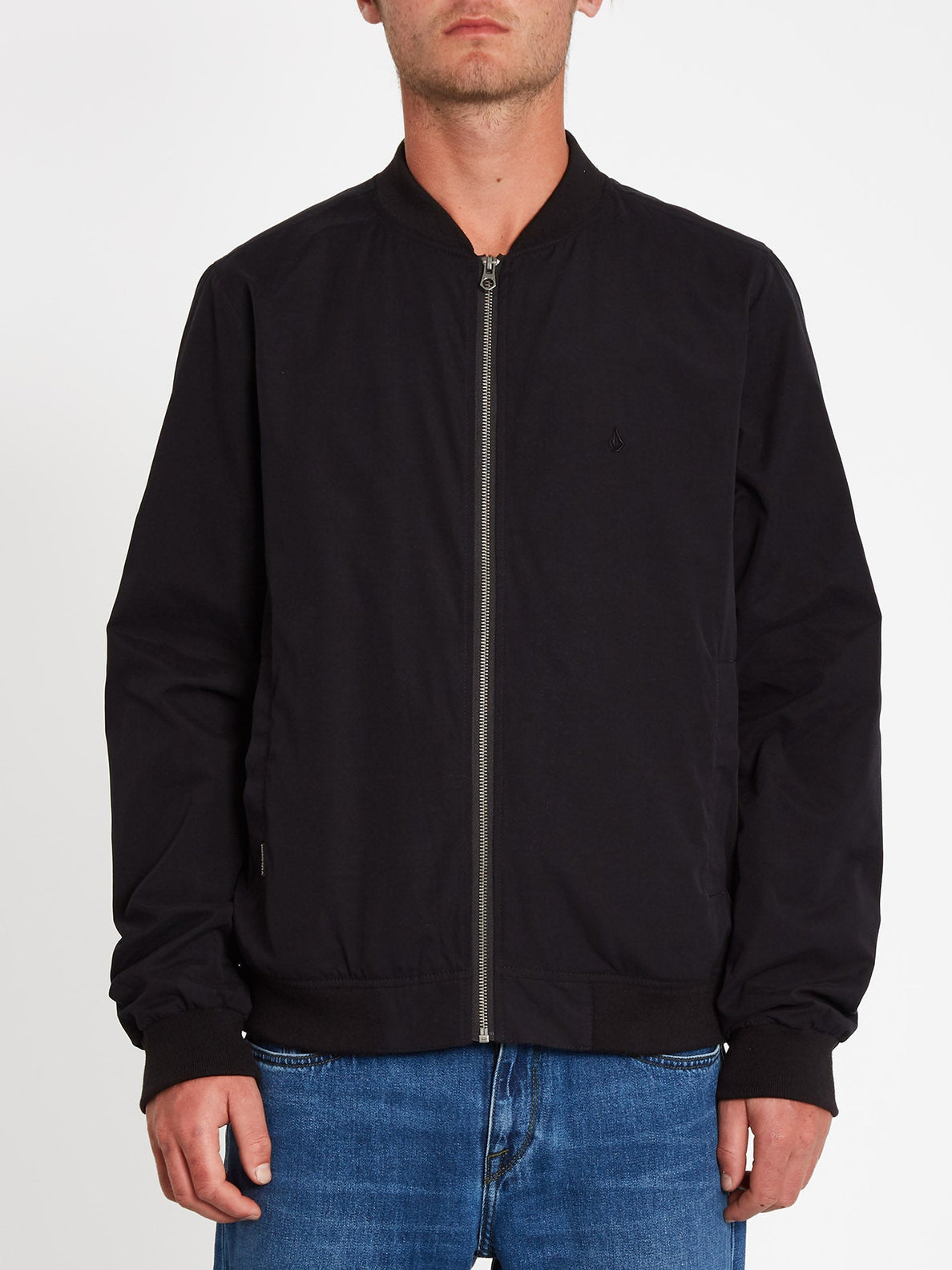 Kurze Blouson Jacke ohne Drucke oder Stickereien mit breiten Bündchen und flachen sportlichen Kragen, Farbe Schwarz