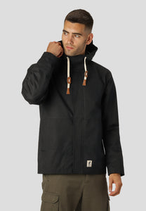 Schwarze Jacke von Fat Moose für Wind und Wetter geeignet. Zwei Fronttaschen und Innentaschen und verstellbare Kapuze.