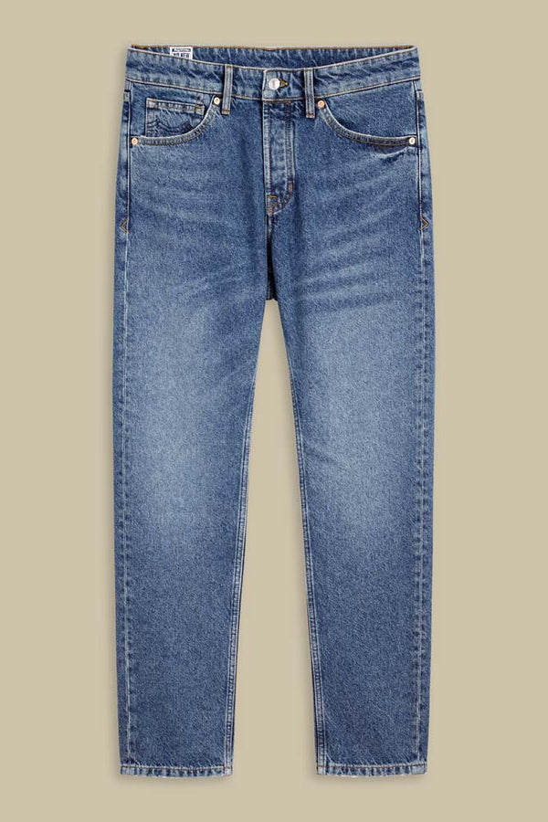 Jeans Hose von Kings Of Indigo in neutraler Jeansfarbe mit normaler Passform und Knopfverschluss.