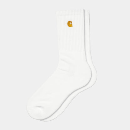 Weiße Socken von Carhartt WIP mit Kleiner Carhartt Welle gestickt.