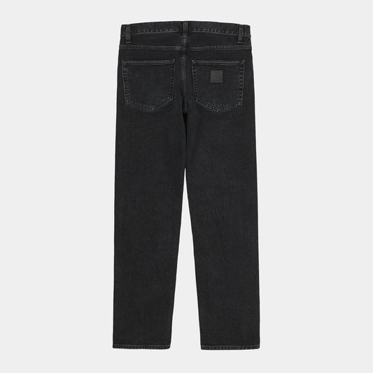 Schwarze Jeans Klondike Pant von Carhartt WIP mit normaler Passform.