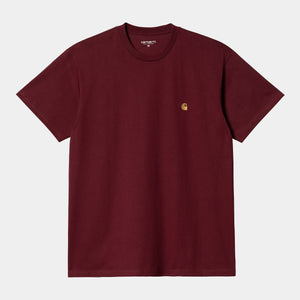 T-Shirt von Carhartt WIP mit gestickter kleiner Carhartt Welle auf der Brust in Farbe Dunkelrot.