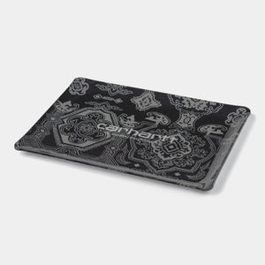 Fußmatte mit Verse-Optik von Carhartt WIP in farbe schwarz grau.